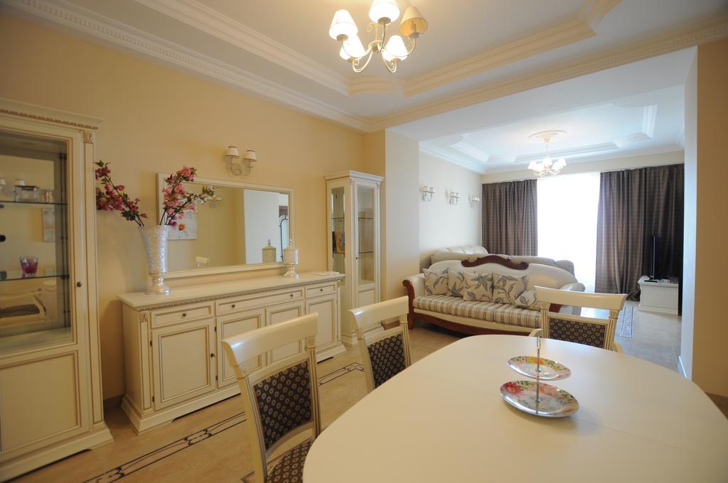 53 Promenade Des Anglais *